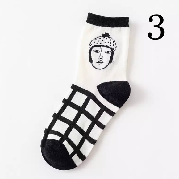 Minimal Printed Socks - Picture 6 of 8